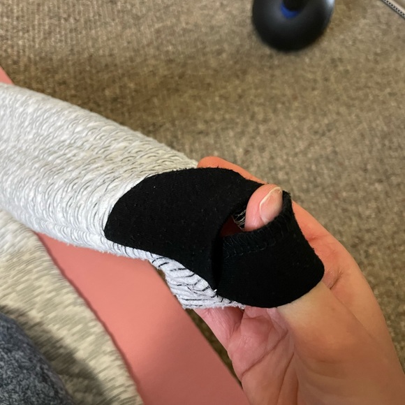 Thick sweatshirt w/ zip & kangaroo pockets, lined hood & thumbholes Size Small - Picture 6 of 8